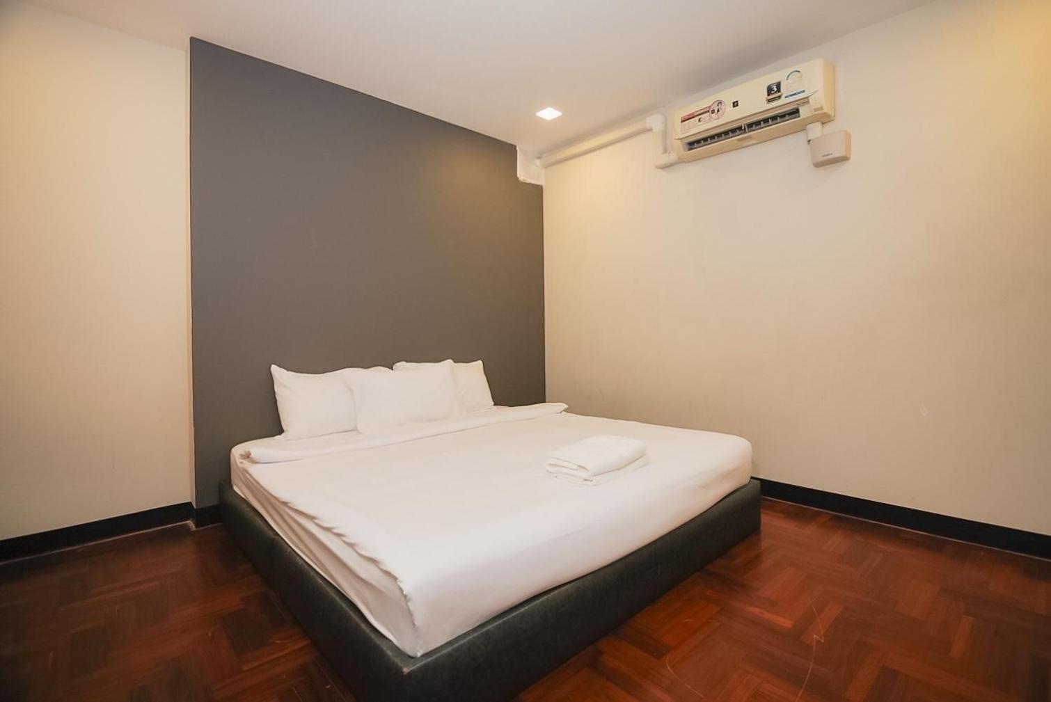 โกอินน์ สีลม - สถานีรถไฟฟ้าเซนต์หลุยส์ Go Inn Silom - Bts Saint Louis Банкок Екстериор снимка
