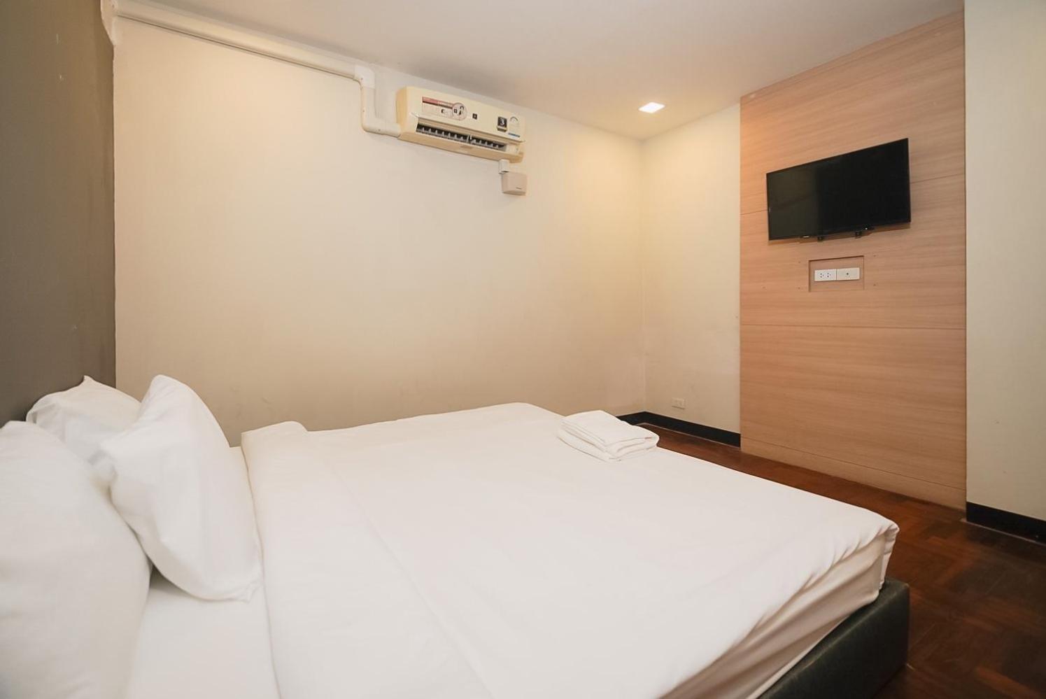 โกอินน์ สีลม - สถานีรถไฟฟ้าเซนต์หลุยส์ Go Inn Silom - Bts Saint Louis Банкок Екстериор снимка