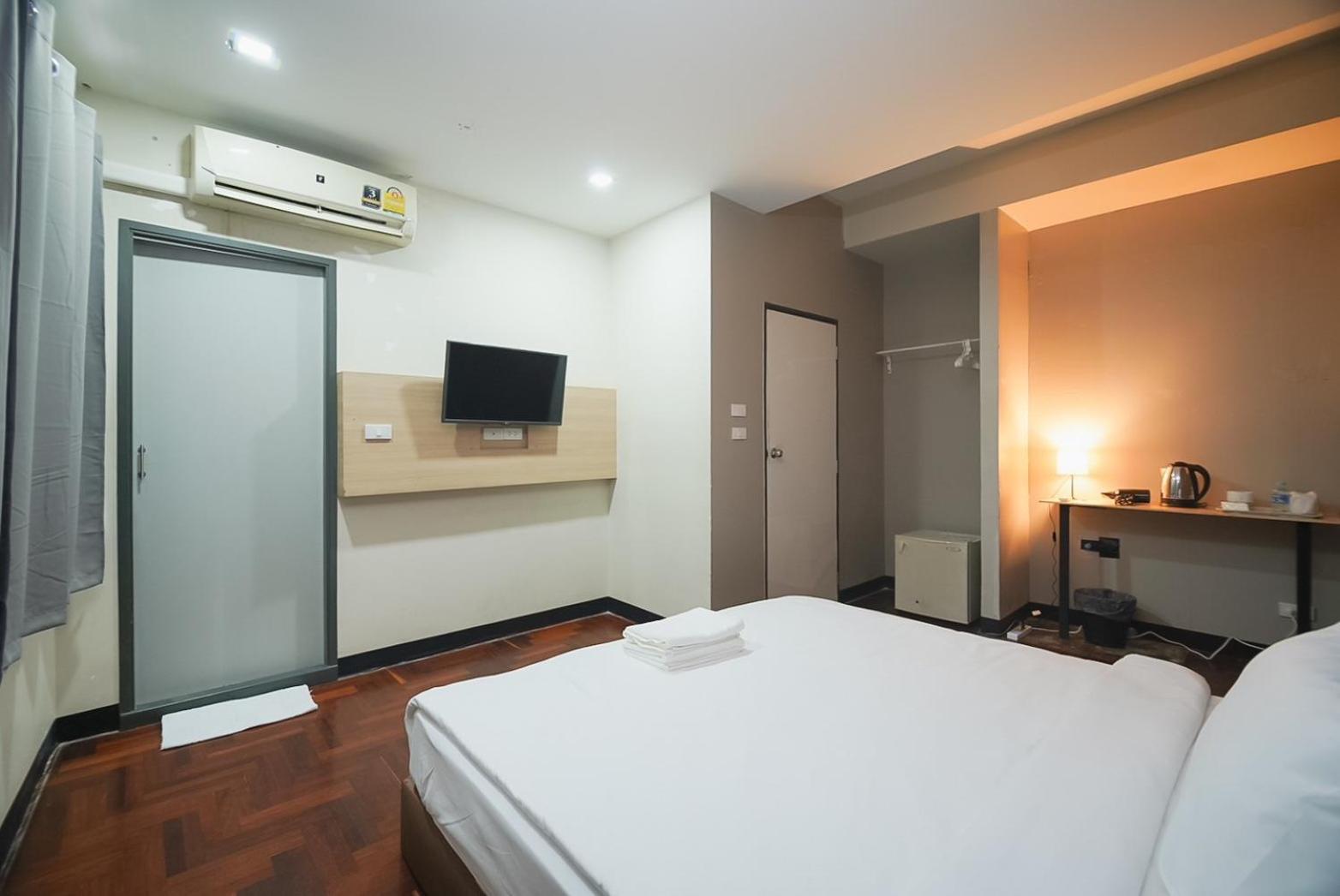 โกอินน์ สีลม - สถานีรถไฟฟ้าเซนต์หลุยส์ Go Inn Silom - Bts Saint Louis Банкок Екстериор снимка