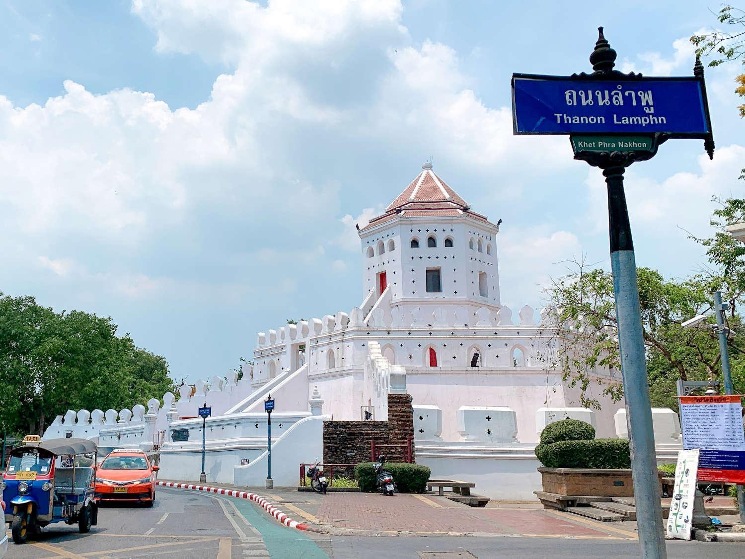 โกอินน์ สีลม - สถานีรถไฟฟ้าเซนต์หลุยส์ Go Inn Silom - Bts Saint Louis Банкок Екстериор снимка