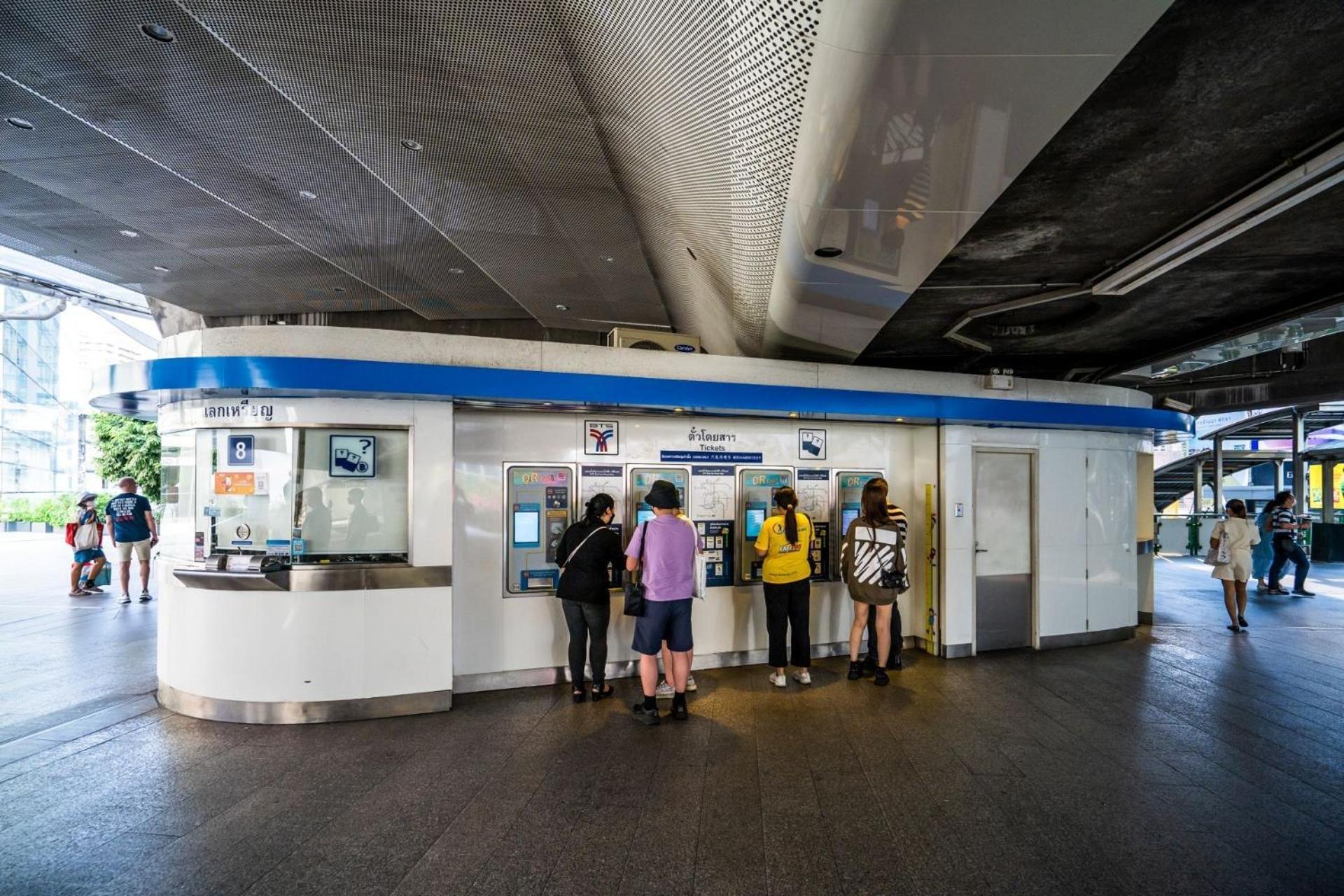 โกอินน์ สีลม - สถานีรถไฟฟ้าเซนต์หลุยส์ Go Inn Silom - Bts Saint Louis Банкок Екстериор снимка