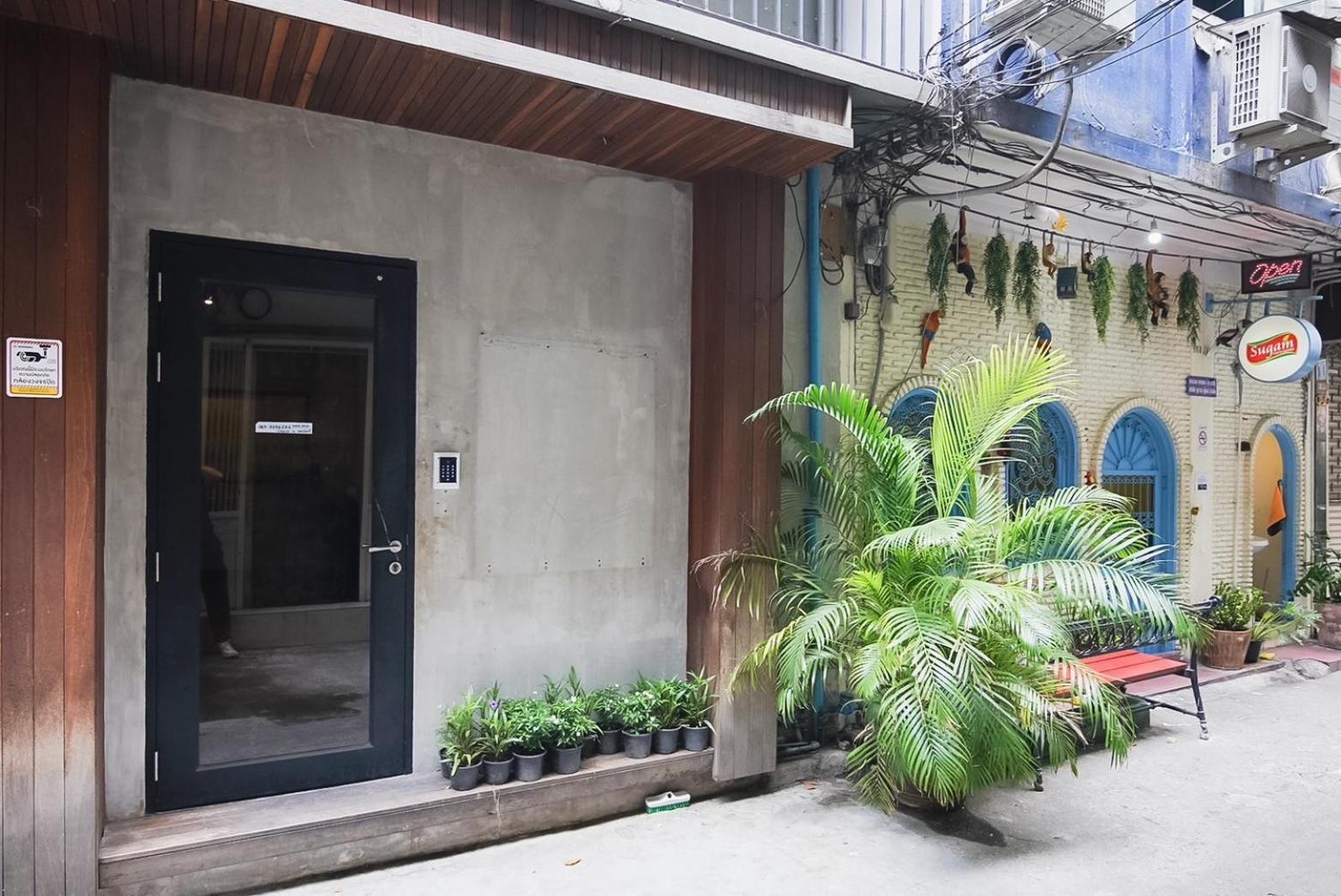 โกอินน์ สีลม - สถานีรถไฟฟ้าเซนต์หลุยส์ Go Inn Silom - Bts Saint Louis Банкок Екстериор снимка